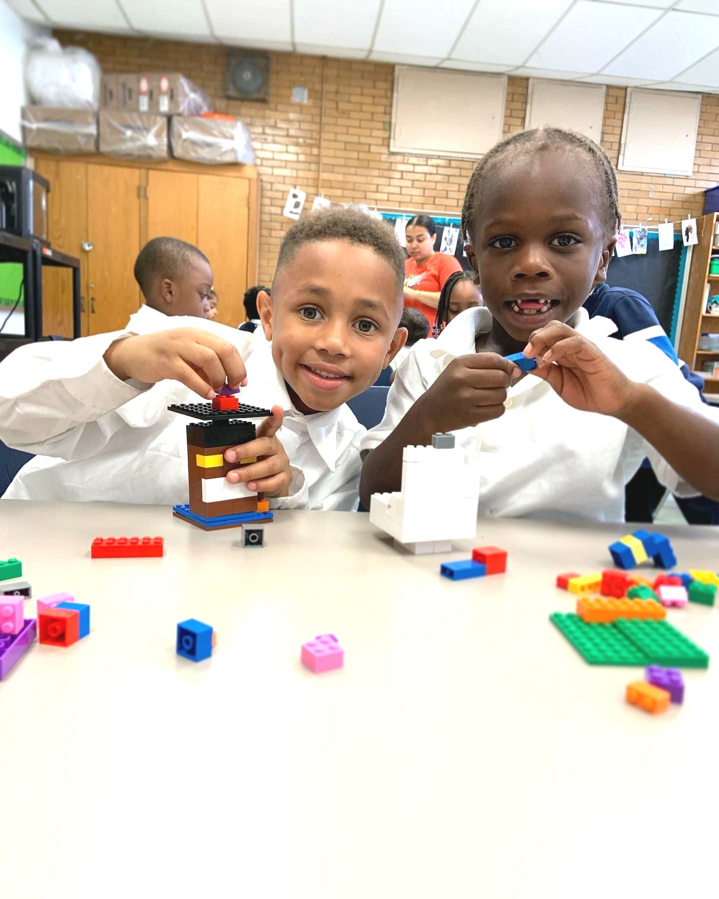 TNAACS students building together